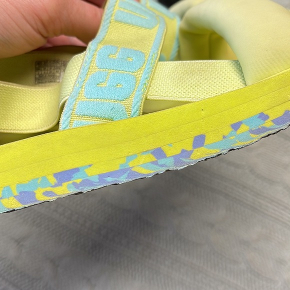 UGG sandals kids size 3 - Picture 9 of 9